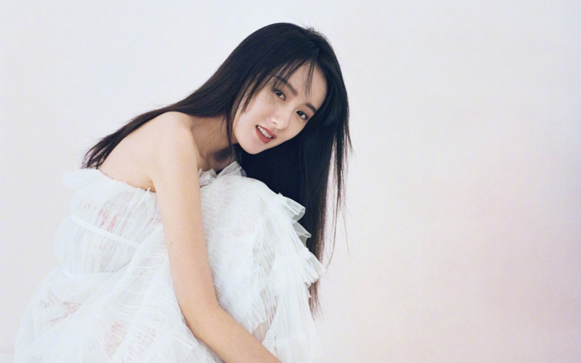 哥伦比亚女足在巴黎奥运会比赛中以2-0战胜西班牙，哥伦比亚男足首发