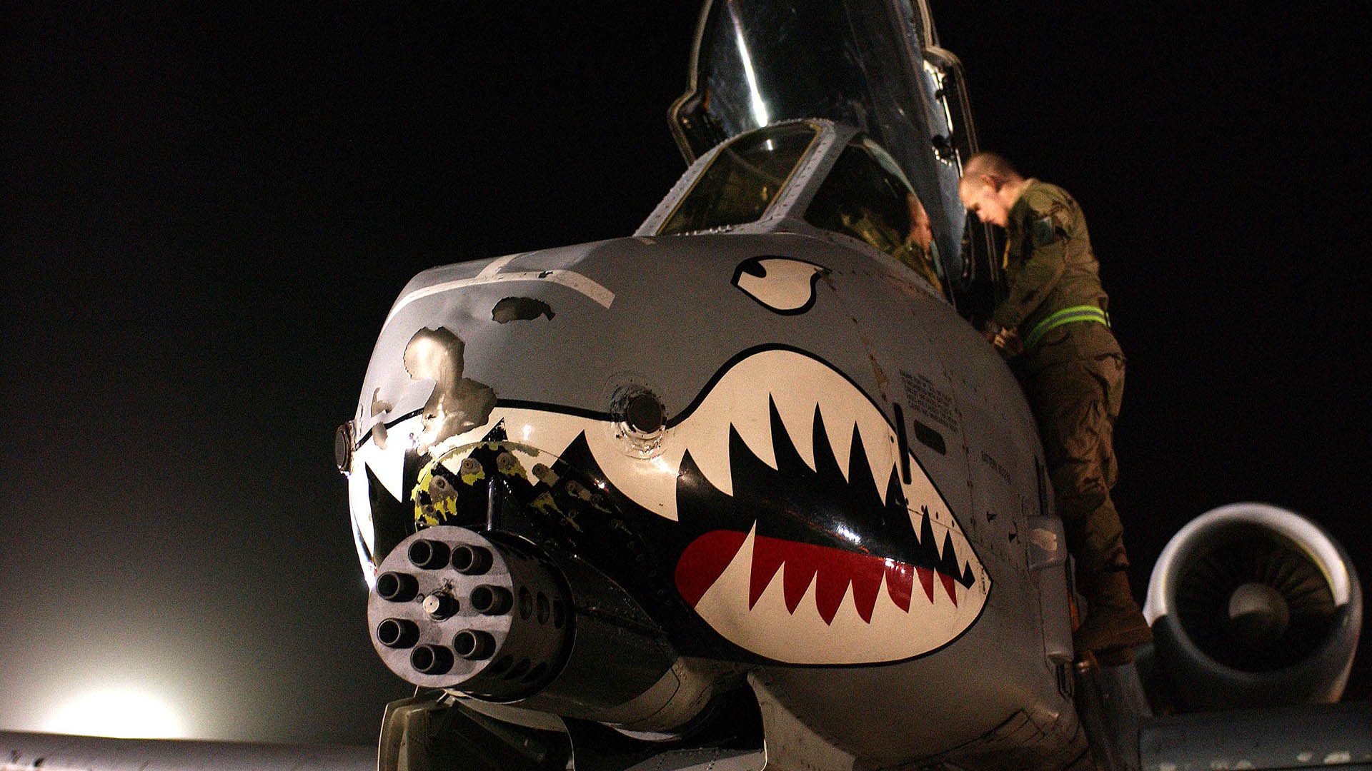 《英雄联盟线上线下联动,全球总决赛盛大开启》,lol线上线下是什么意思